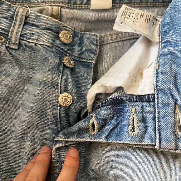 Distressed Light Wash Boyfriend Jeans - Picture 4 of 5